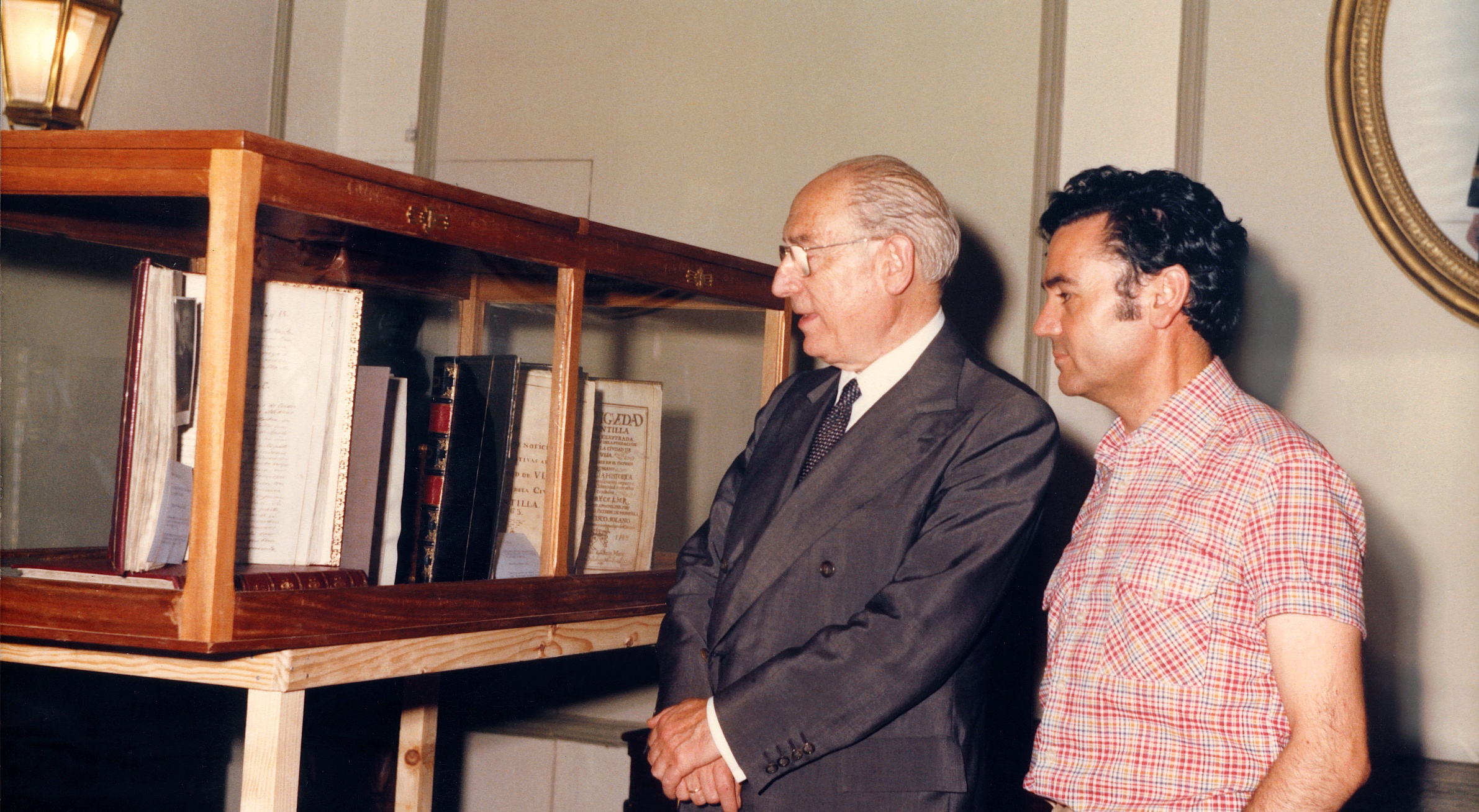 Manuel Ruiz Luque con Enrique Tierno Galván